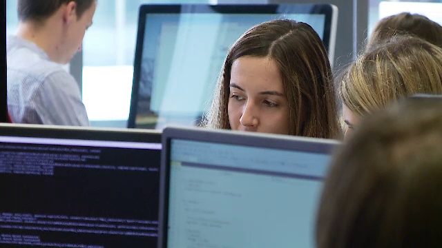 „Like”, „top” și „gen”. Cuvintele care au intrat în vocabularul adolescenților. Unele ar putea intra chiar și în dicționare