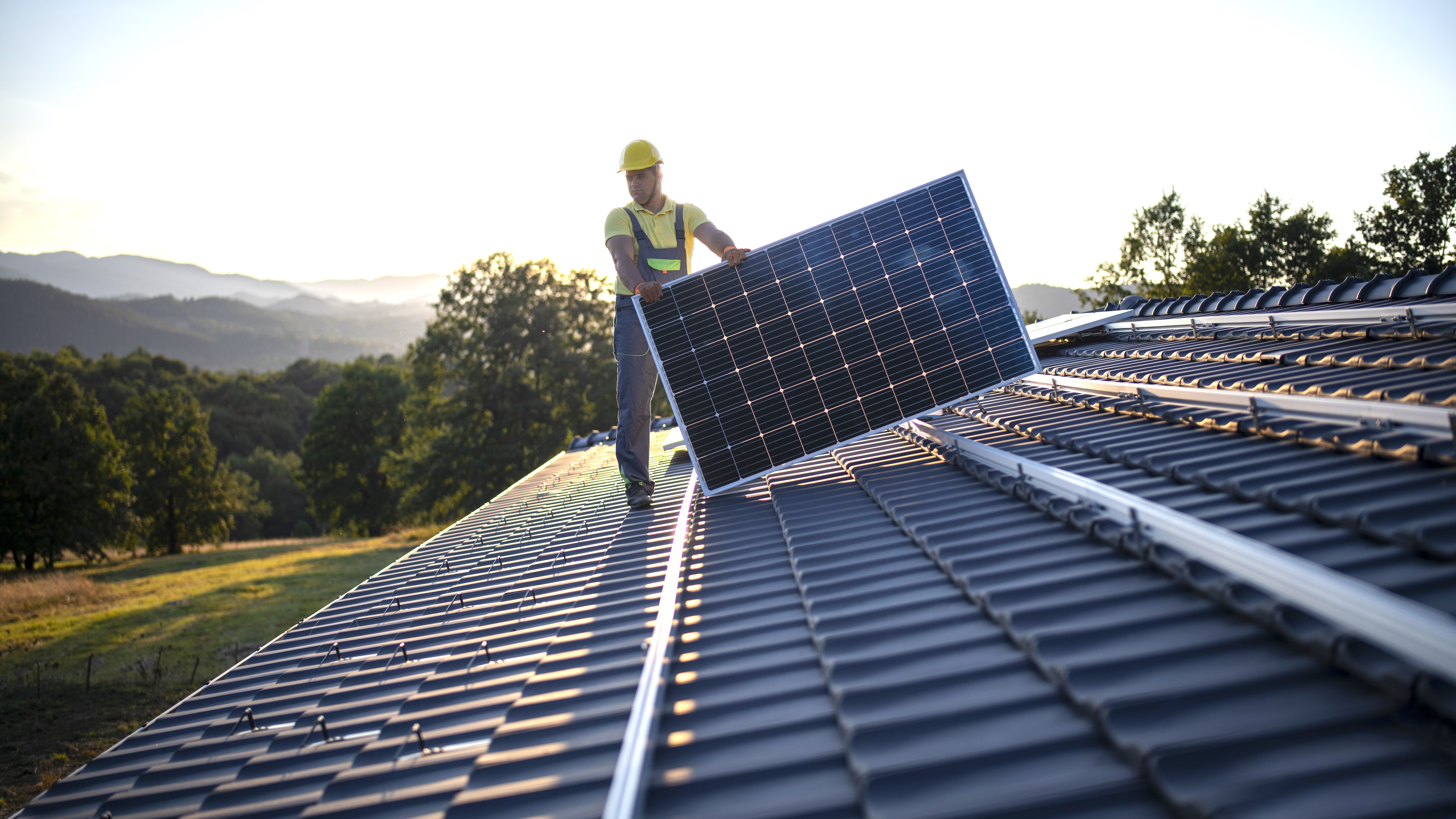 „Prosumatorii din România au ajuns să producă mai mult decât o centrală nucleară”. Ce se va întâmpla cu facturile