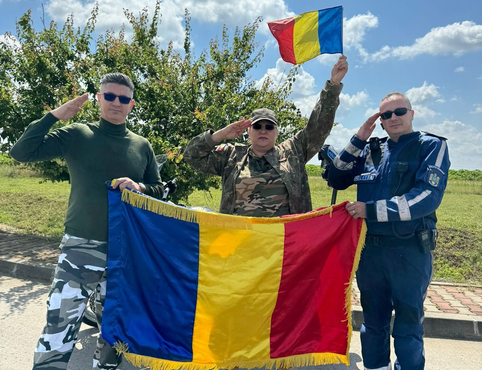 Poliția a declanșat urgent verificări, după ce Diana Șoșoacă a fost filmată purtând o uniformă și o cască de polițist