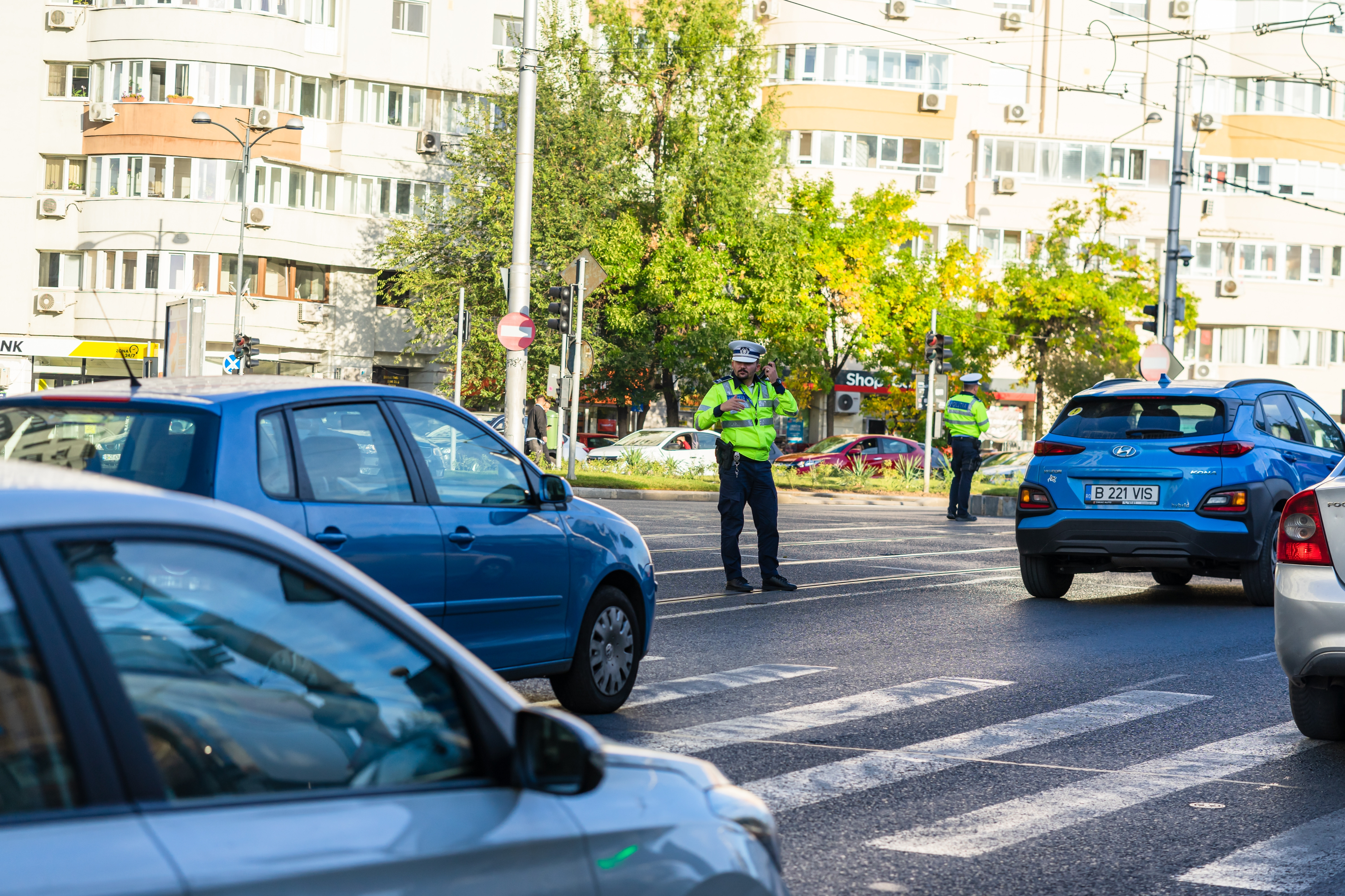 De ce sunt polițiști în intersecțiile din București. Ministerul de Interne a lansat un nou sistem de fluidizare a traficului