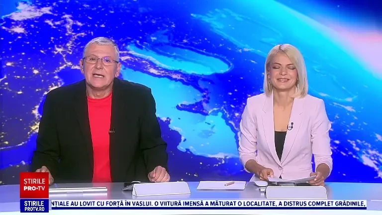 Spectacol de echilibristică. Un acrobat a străbătut mai bine de 2 kilometri pe sârmă la o înălțime de 60 de metri