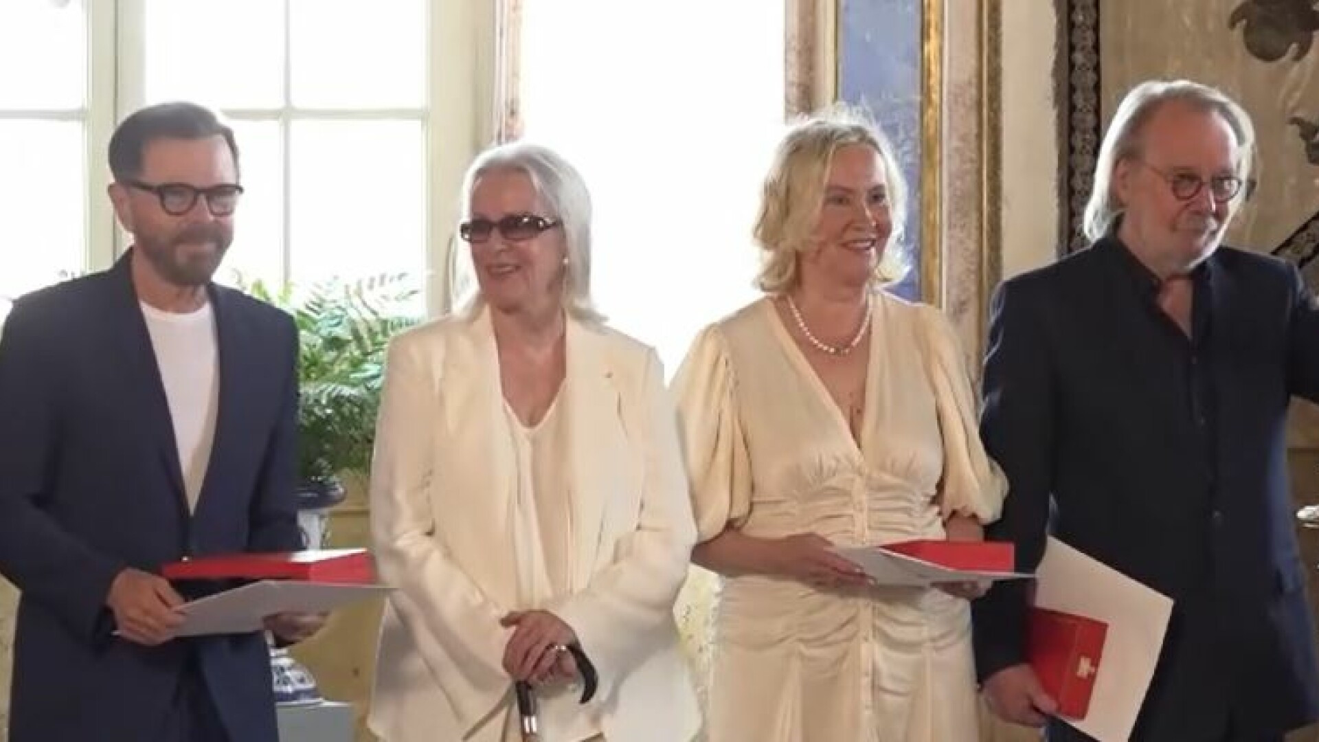 Reuniune emoționantă a trupei Abba. Regele Suediei le-a oferit ordinul regal Vasa