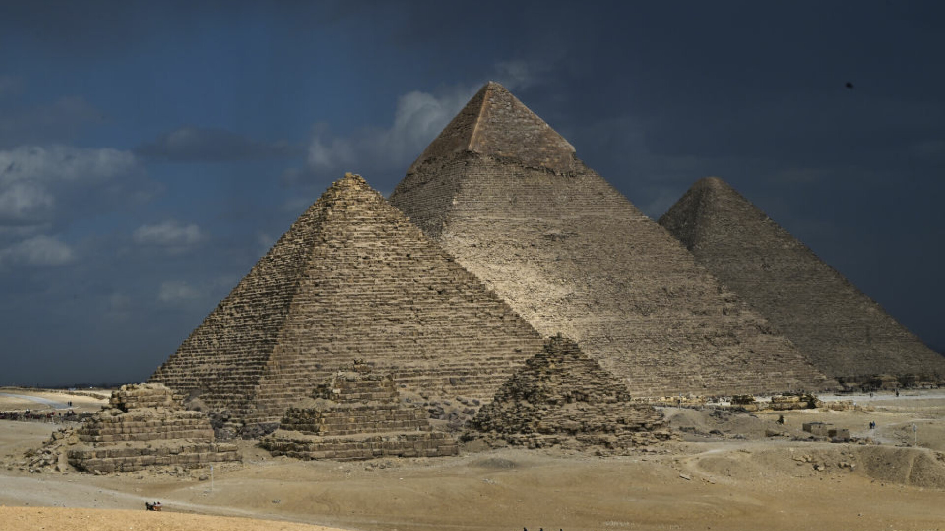 Structura misterioasă în formă de „L” care a fost descoperită de arheologi. Ce s-ar putea afla lângă Marea Piramidă din Giza