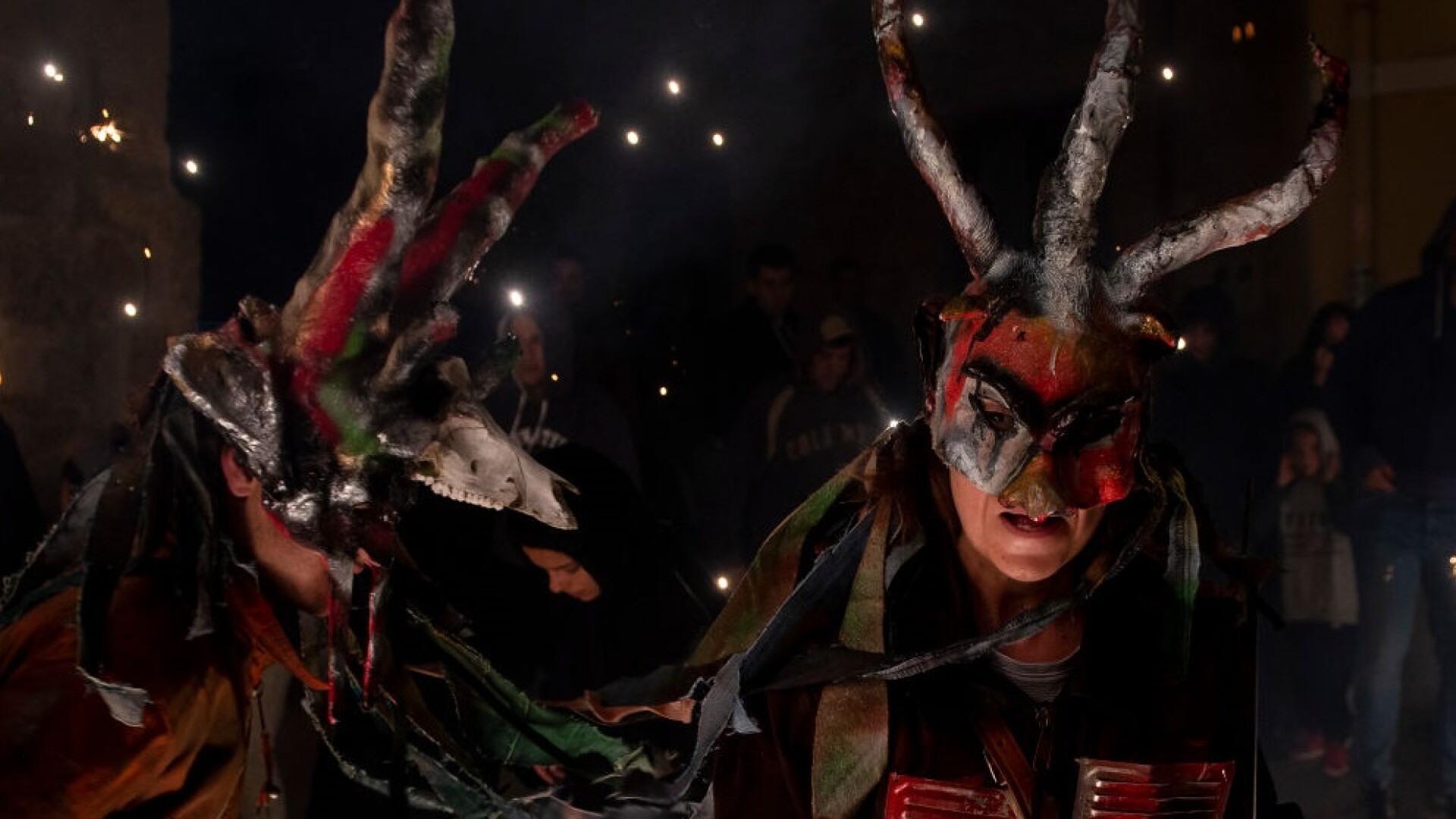 Zeci de persoane au fost arestate în cadrul unei "adunări sataniste". Unde s-a întâmplat și ce s-a găsit la fața locului