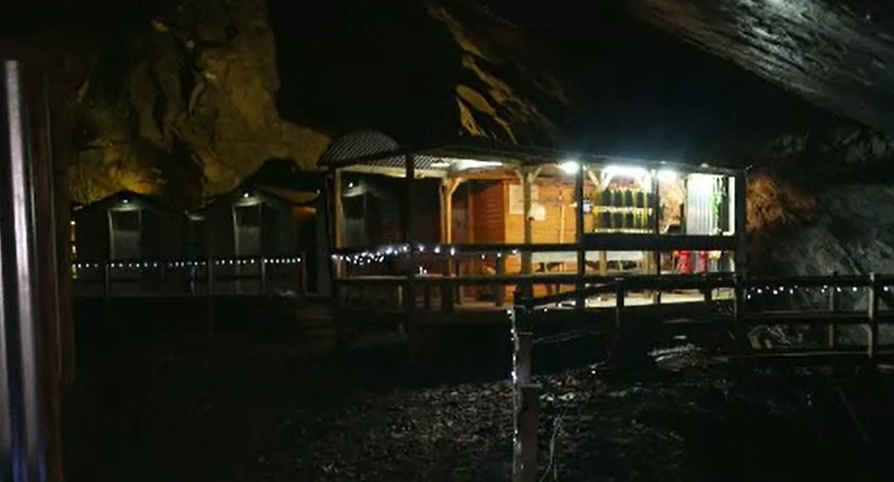 Cum arată și ce condiții oferă un hotel subteran aflat la peste 400 de metri adâncime. Marea surpriză pregătită turiștilor