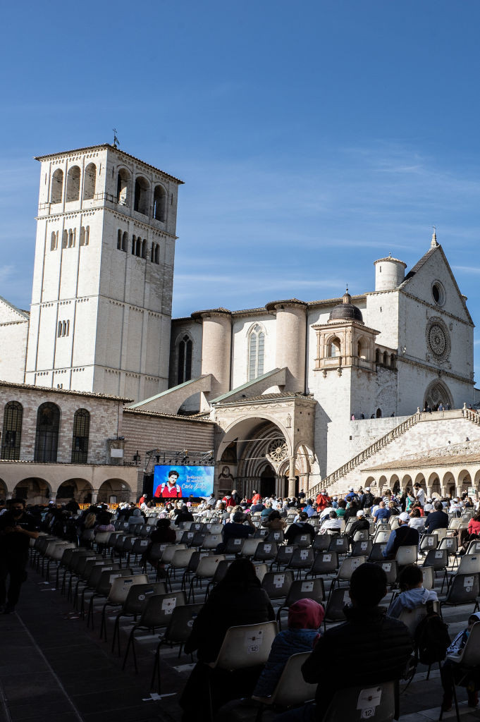 Cele două „minuni” făcute de Carlo Acutis, „influencerul Lui Dumnezeu”. El este primul sfânt din generaţia milenialilor