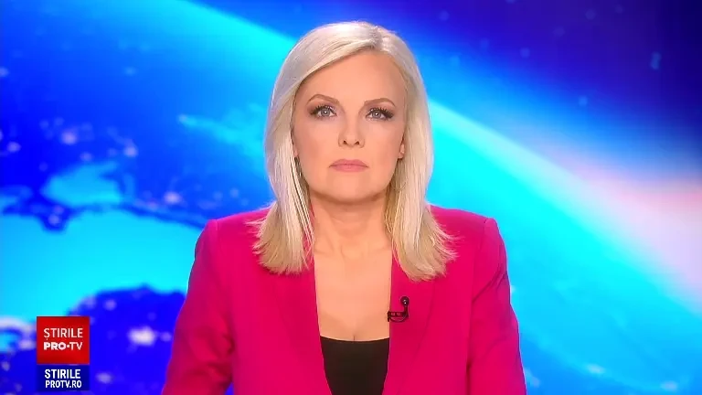 S-a trezit cu bolovanul în parbriz, în Defileul Jiului. Șoferița a fost rănită