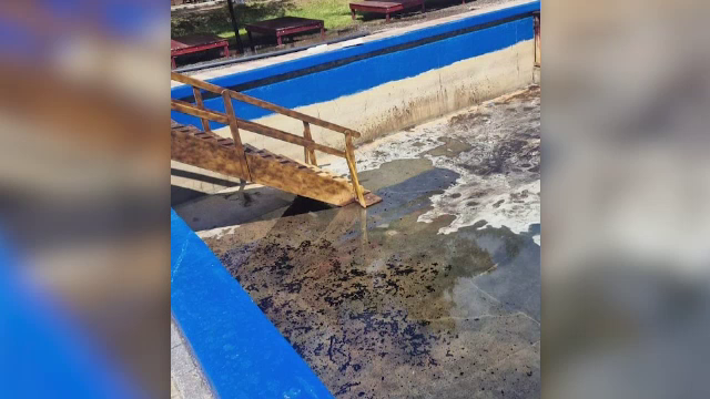 Anchetă într-o stațiune balneară din Mureș după ce prin conductele bazinelor a curs păcură în loc de apă sărată