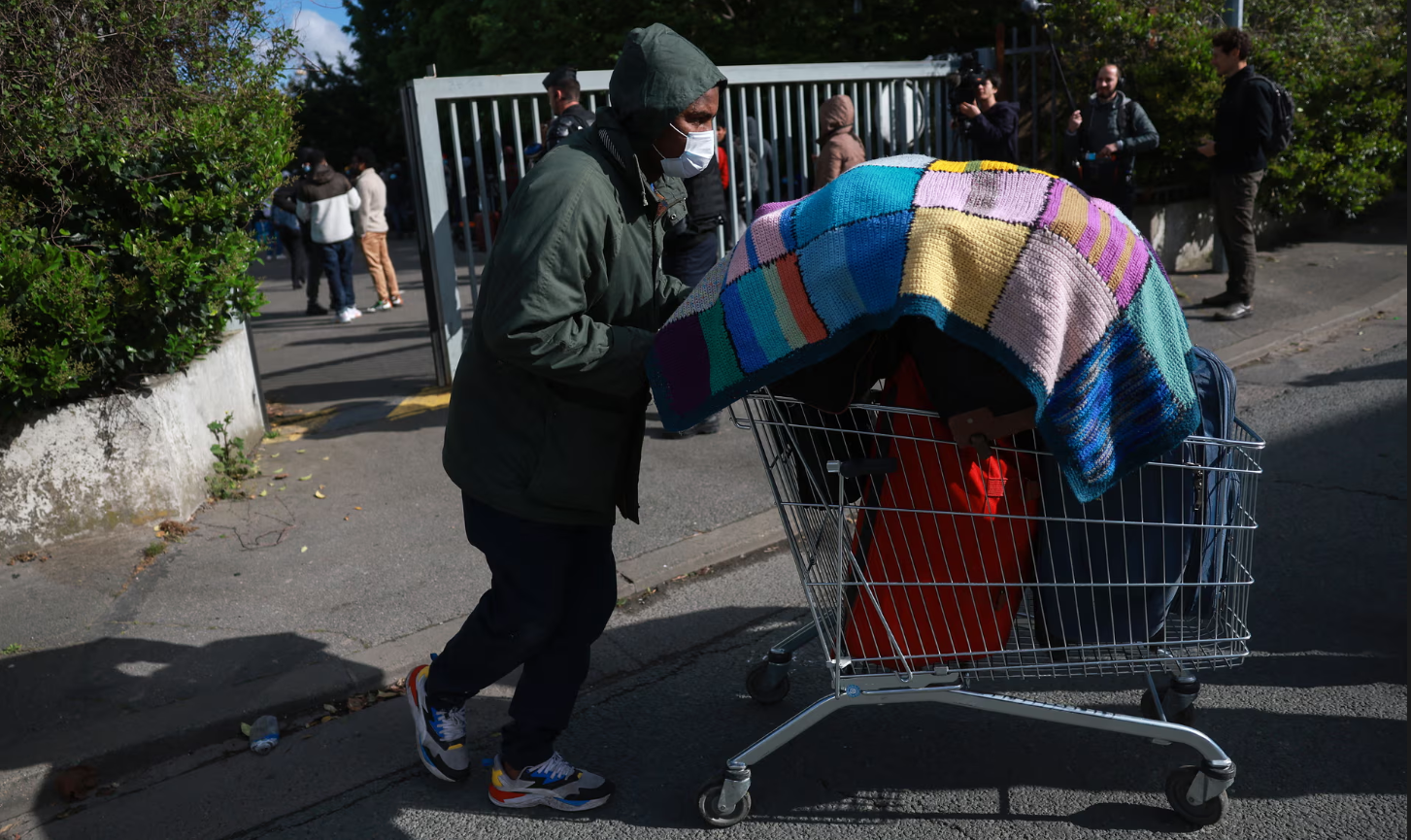 ”Curățenie” pre-olimpică la Paris. Mii de persoane fără adăpost au fost luate de pe străzi