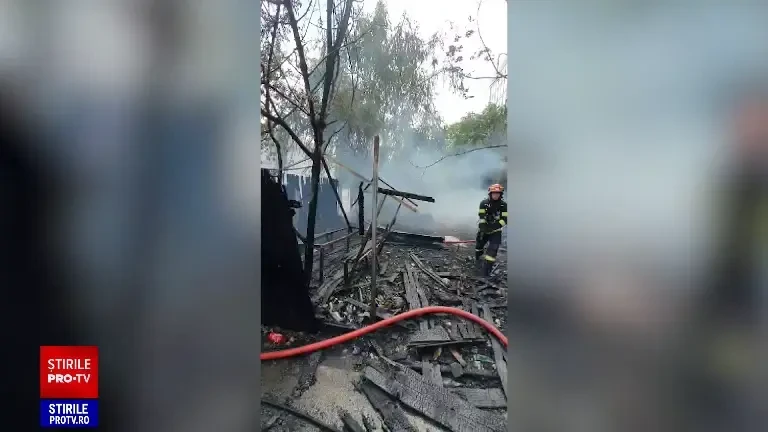 Incendiu de proporții în cartierul Rahova. Mobilizare de forțe la fața locului. Acționează 12 autospeciale de stingere