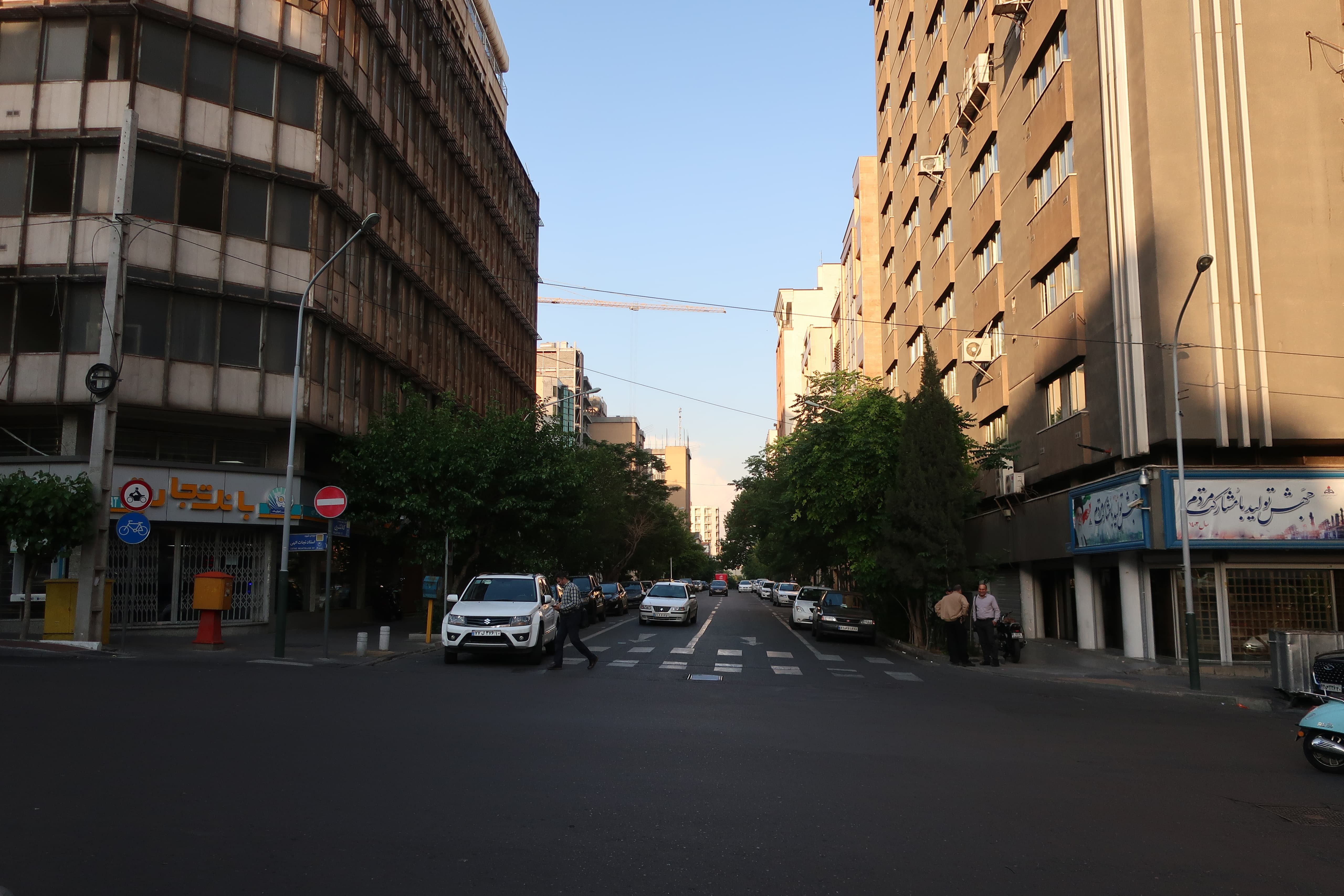 Un român povestește cum e, de fapt, viața în Iran: ”Poporul e ținut captiv de o mână de turbane, așa cum și românii au fost”