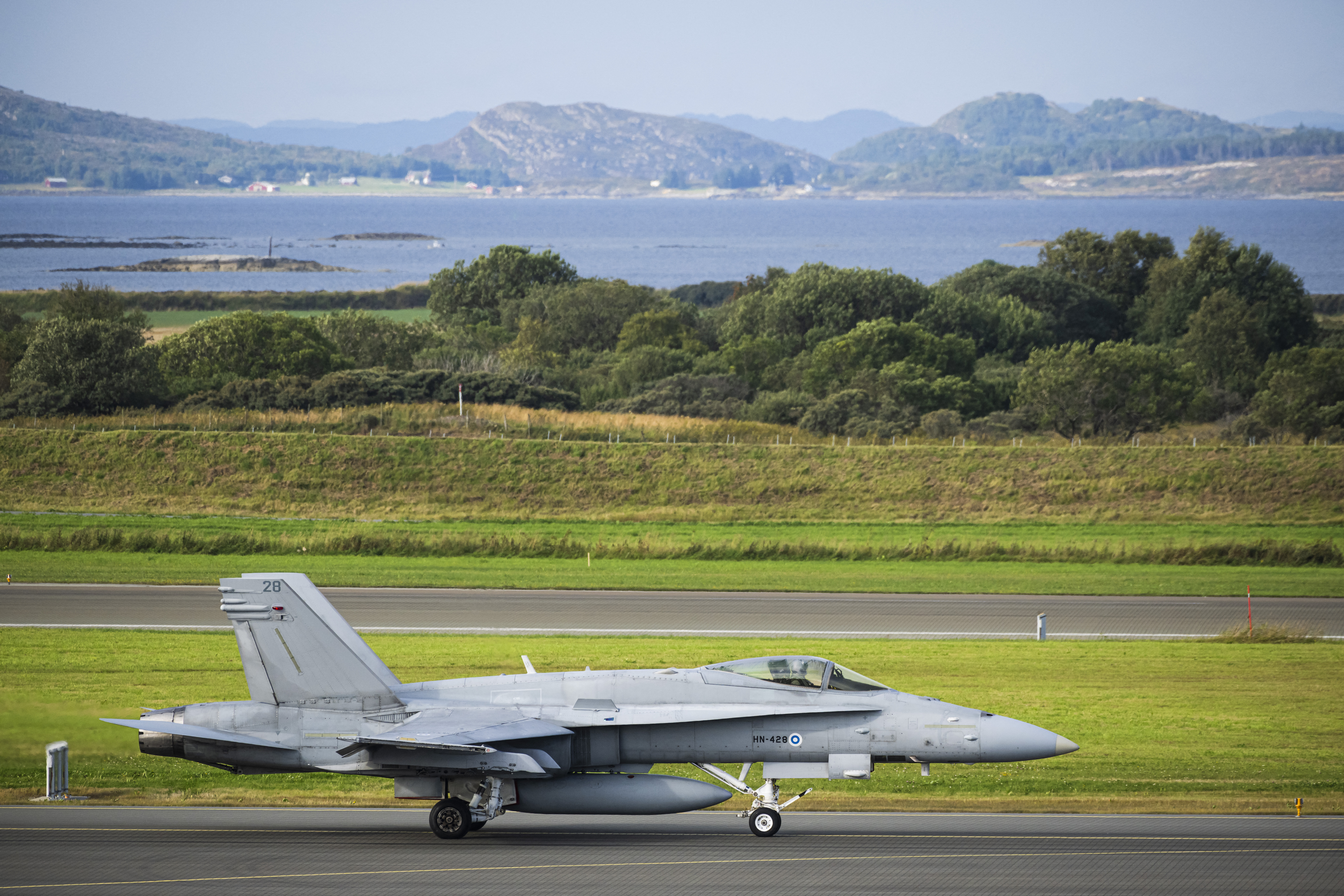 Avioane de luptă străine au aterizat la o bază militară din România. Au o misiune clară