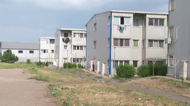 Minora din Galați care a născut prematur în baie, acasă, ținuse sarcina ascunsă. Copilul a murit la scurt timp