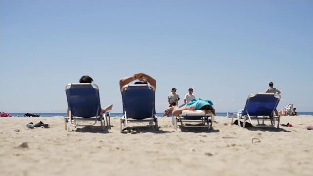 Protecția solară te poate priva de un nutrient esențial. Cum să găsești echilibrul perfect