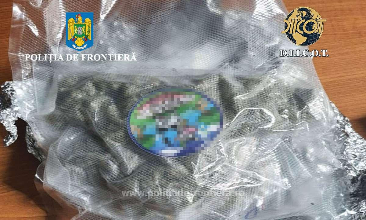 Ce a ascuns un șofer român la bateria mașinii pentru a nu fi prins de polițiști. A fost plasat în arest la domiciliu