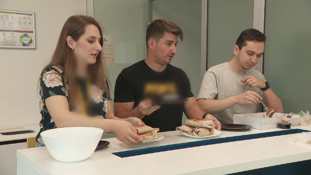 Porțiile comandate mai mici și mai scumpe îi obligă pe angajați să-și aducă mâncarea de acasă. ”Sunt doar avantaje”