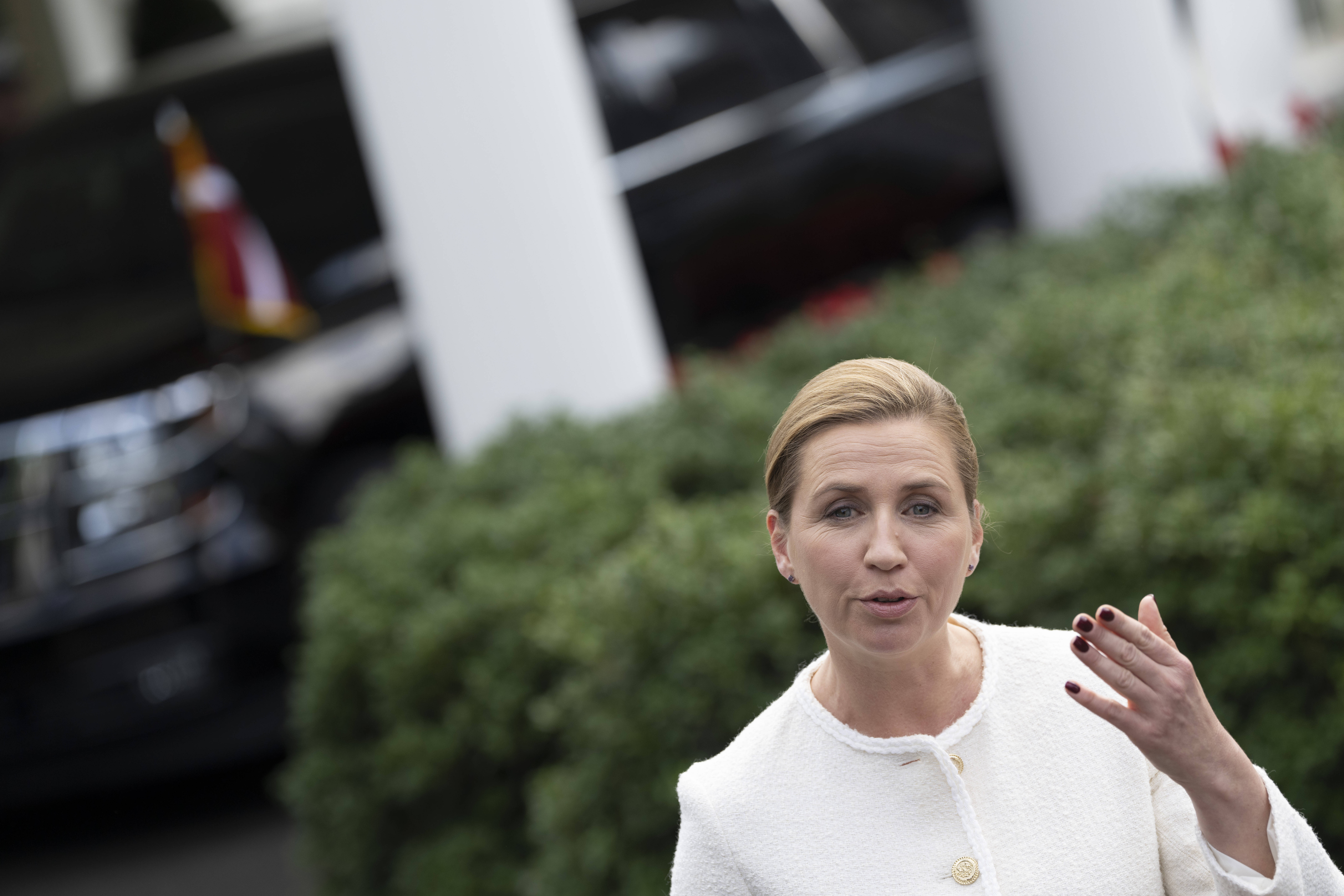 Mette Frederiksen, premierul Danemarcei, a fost lovită de un bărbat într-o piață din Copenhaga. Cum a reacționat