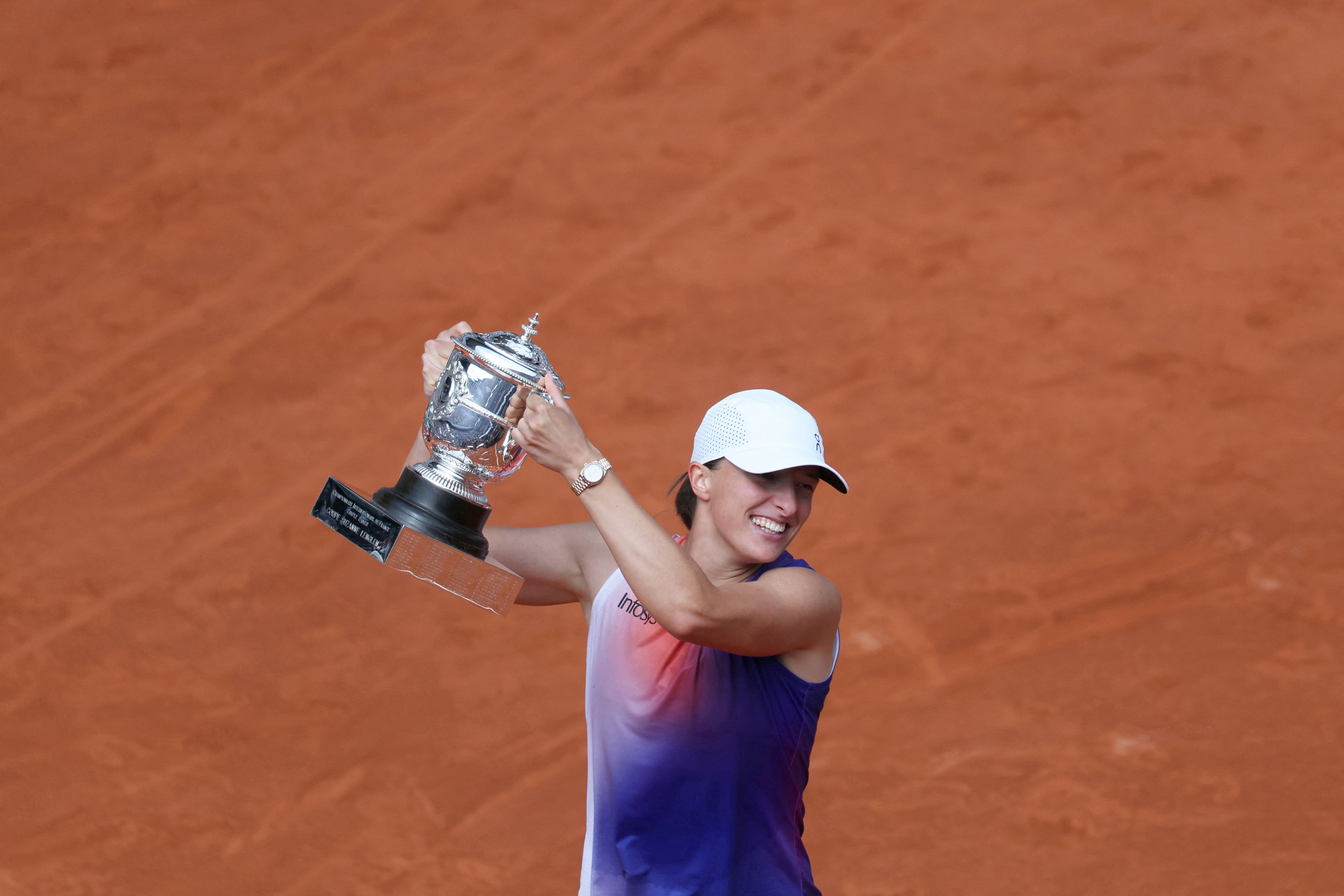 Iga Swiatek a câştigat pentru a treia oară consecutiv turneul de la Roland-Garros. GALERIE FOTO
