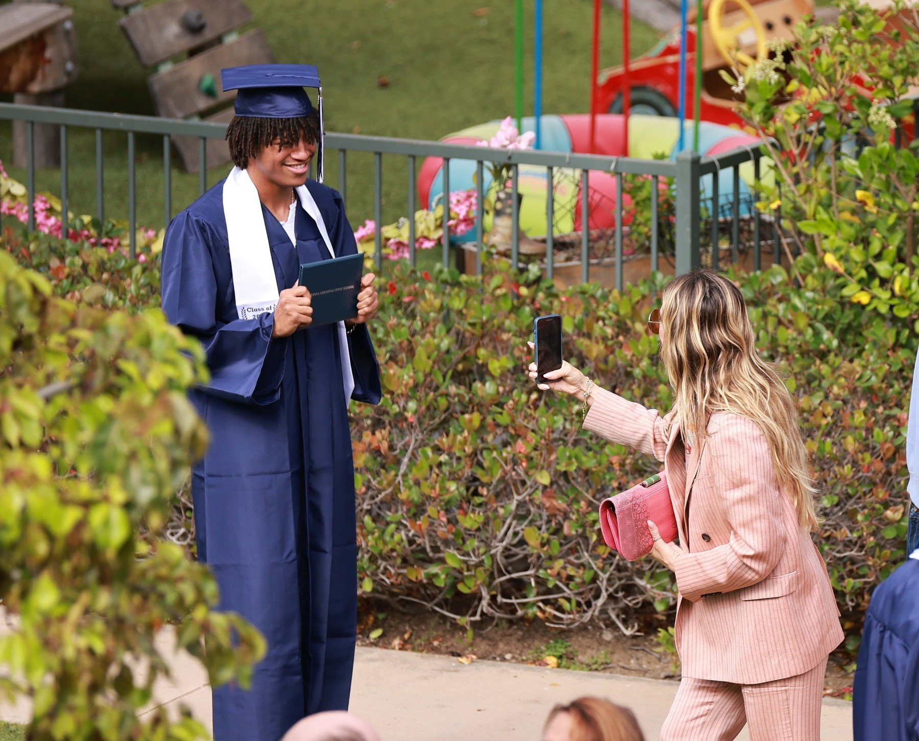 Cum a fost surprinsă Heidi Klum la festivitatea de absolvire a fiului ei. GALERIE FOTO