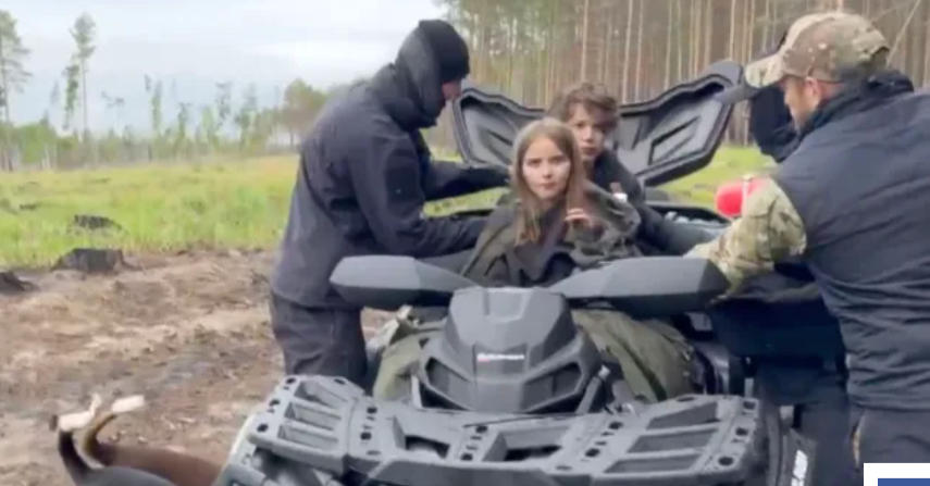 Doi copii de 10 și 12 ani au supraviețuit singuri 96 de ore într-o pădure, după ce s-au rătăcit. Sute de oameni i-au căutat