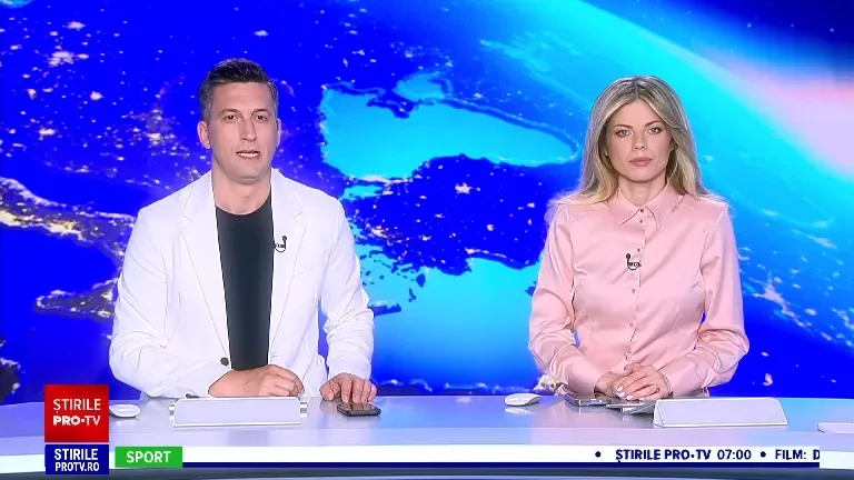 Mai mulți elevi s-au plimbat pe 6 plute făcute din PET-uri, pe Crișul Repede, până aproape de Ungaria