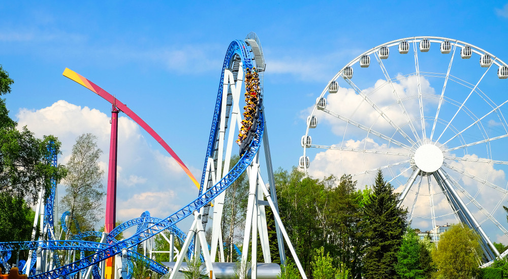 O fetiţă de 11 ani și alte trei persoane au fost duse la spital după ce un carusel aflat într-un parc din Londra s-a defectat