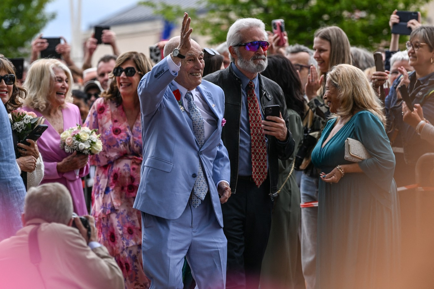 Mirele are 100 de ani, iar mireasa 96. Nunta memorabilă a unui veteran care s-a căsătorit cu iubita sa în Normandia | FOTO