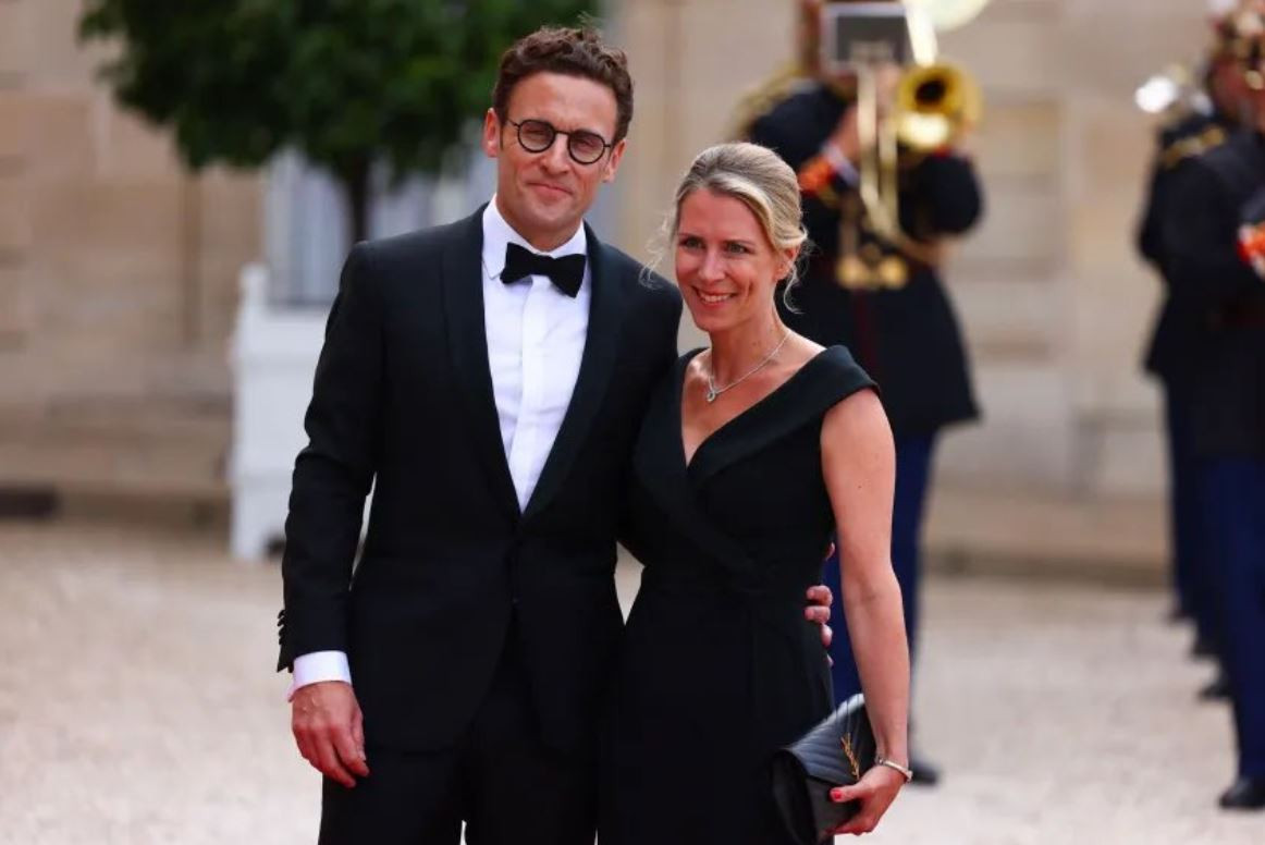 Laurent Macron, fratele lui Emmanuel Macron, a atras toate privirile. El și soția lui, în prim plan la un dineu | FOTO