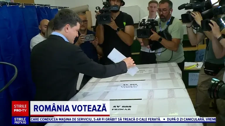 Nicușor Dan a votat, dar merge la urne și cu iubita sa: ”S-au trezit copiii, le dăm de mâncare, apoi ieșim la vot și cu ei”