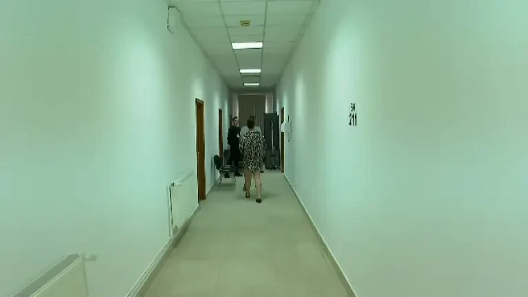 Alegerile îi găsesc pe mulți români la mare sau la munte. Doar câțiva turiști au călcat pragul secției de votare de dimineață