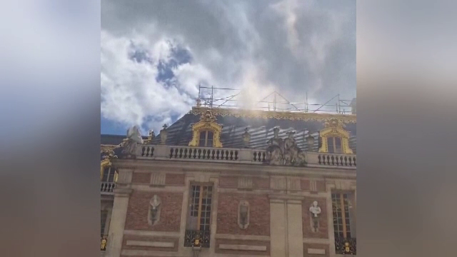 Incendiu la Palatul Versailles din Paris. Sute de oameni au fost evacuați