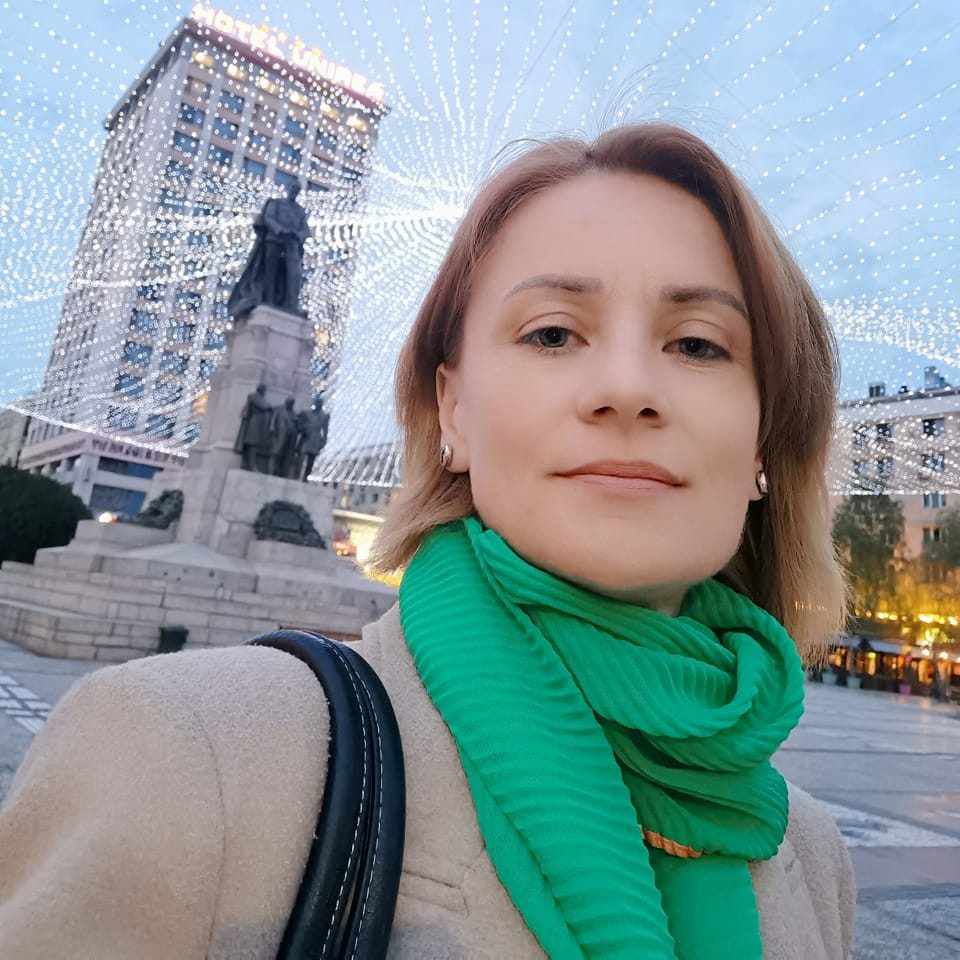 Locul de senator al Dianei Șoșoacă ar urma să fie luat de o aleasă locală din Iași. E în opoziție cu soțul ei, consilier PNL