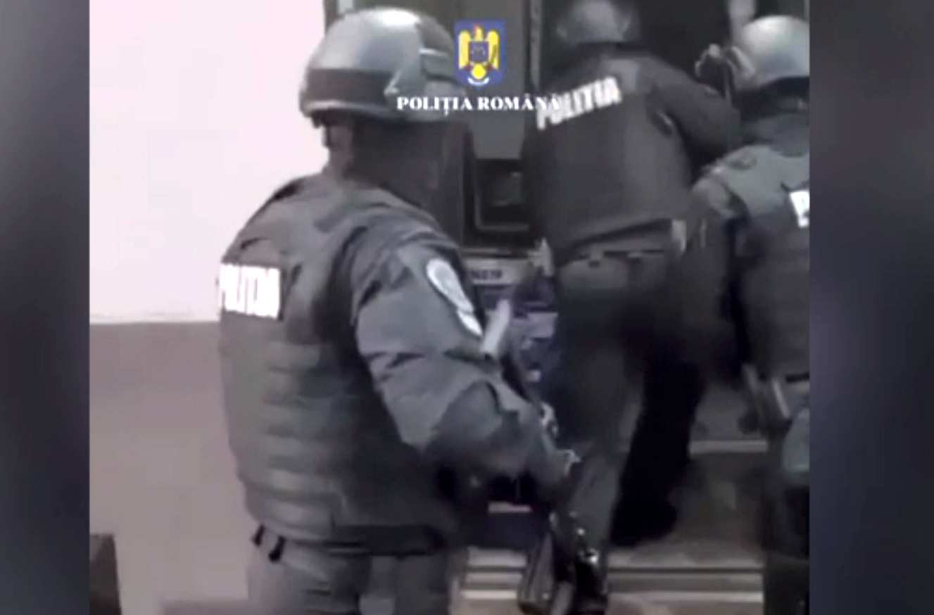 Cum acționa rețeaua care a prădat turiștii străinii de banii de pe carduri, în Centrul Vechi. „Mai adăugau un zero”