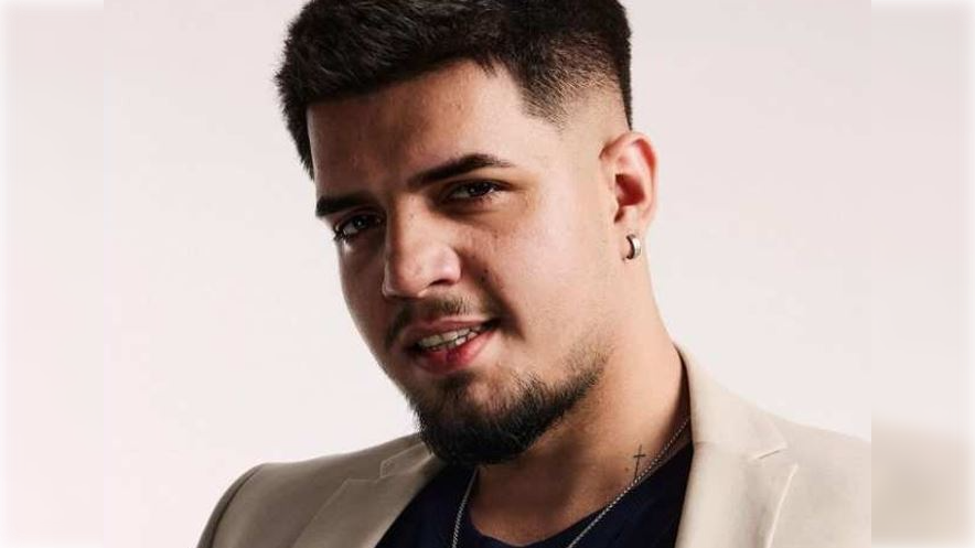 Cine este Babasha, manelistul care a urcat pe scenă la concertul Coldplay. A fost huiduit de public | VIDEO