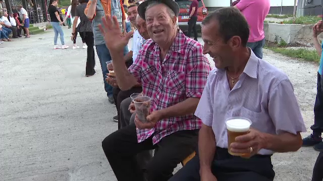 „Ei sunt Dumnezeu și el e sluga lor”. Cum au petrecut primarii de la țară care au câștigat alegerile