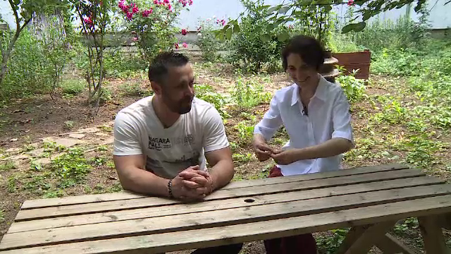 Ce au făcut Simona și Aurel ca să nu mai plătească electricitatea la bloc. „Acum ne vine factura cu minus”