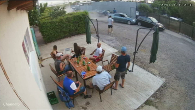 Un bărbat a urmărit cu mașina o polițistă și a lovit intenționat autoturismul ei, în Galați. Cei doi s-ar fi certat. VIDEO