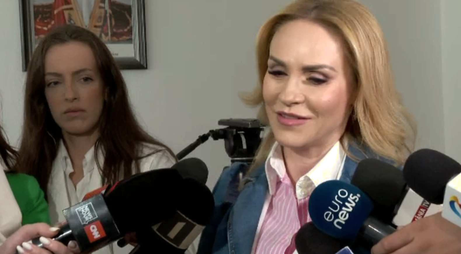 Gabriela Firea, la mănăstire, în ședința PSD: „Poate întoarcem acest blestem să fie un succes pentru România”