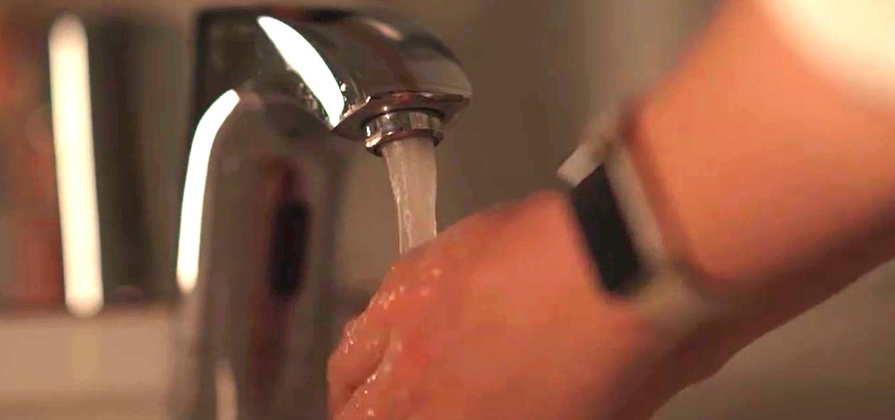 Risipa de apă a devenit un fenomen periculos în rândul românilor. Cum putem evita această pierdere