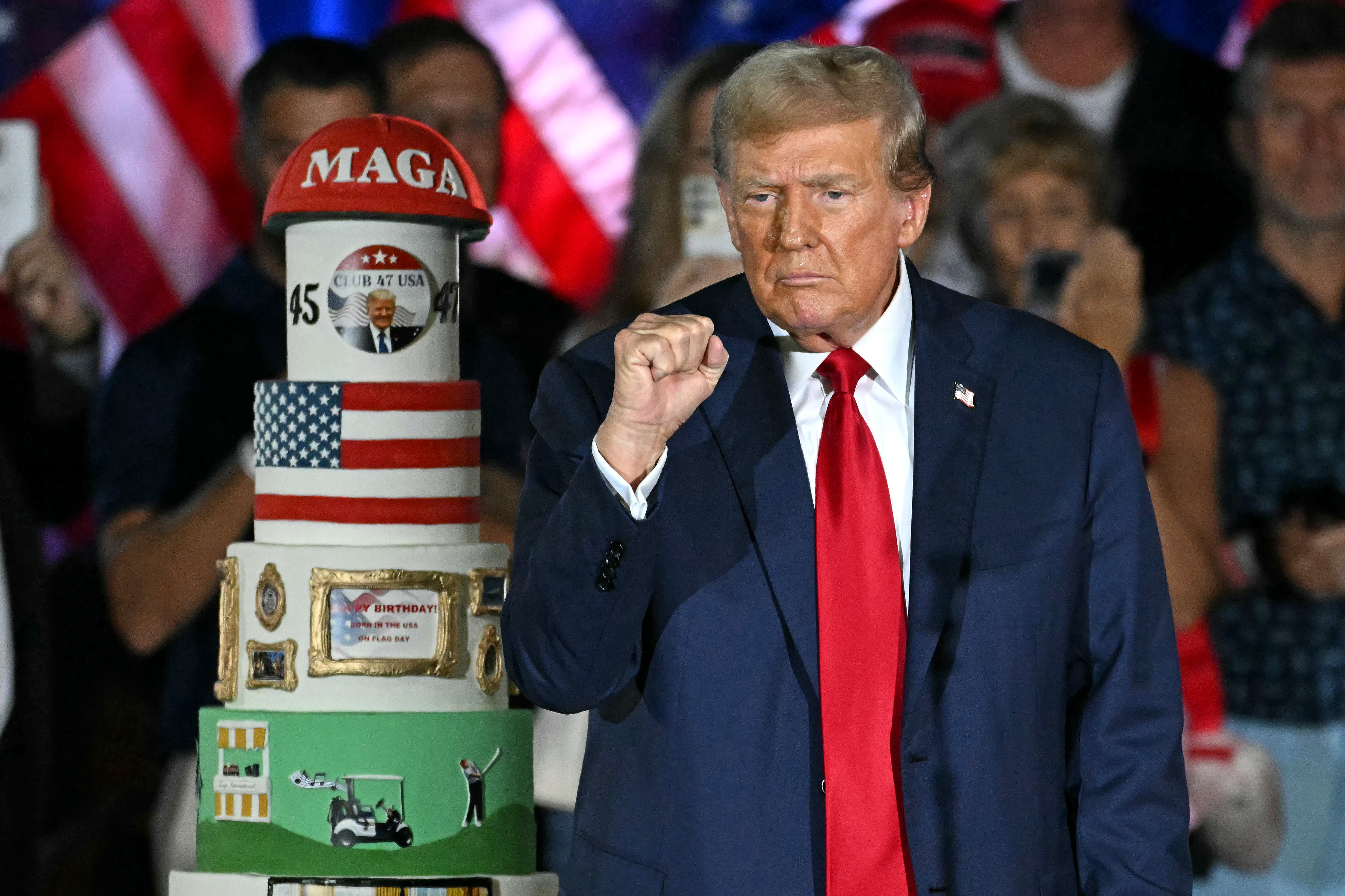 Donald Trump, aniversare cu probleme. Cum îl poate împiedica vârsta să triumfe în cursa pentru Casă Albă