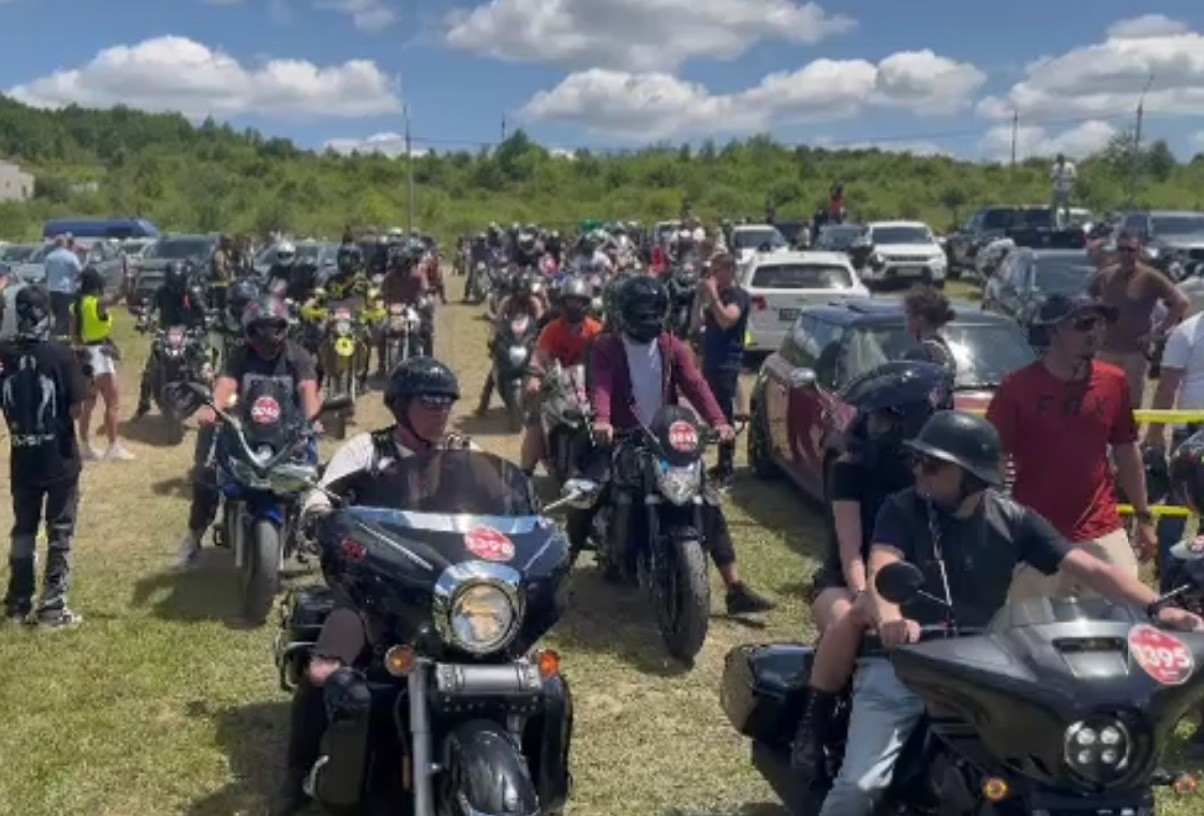 Mii de motocicliști s-au strâns la Pitești într-o paradă demnă de Cartea Recordurilor. Este așteptat verdictul Guinness Book