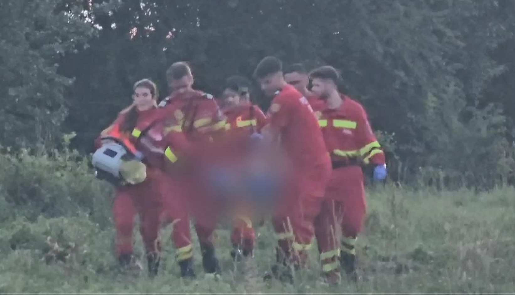 Adolescenți la un pas de înec într-un lac din Sibiu, după ce au încercat să recupereze o barcă de jucărie