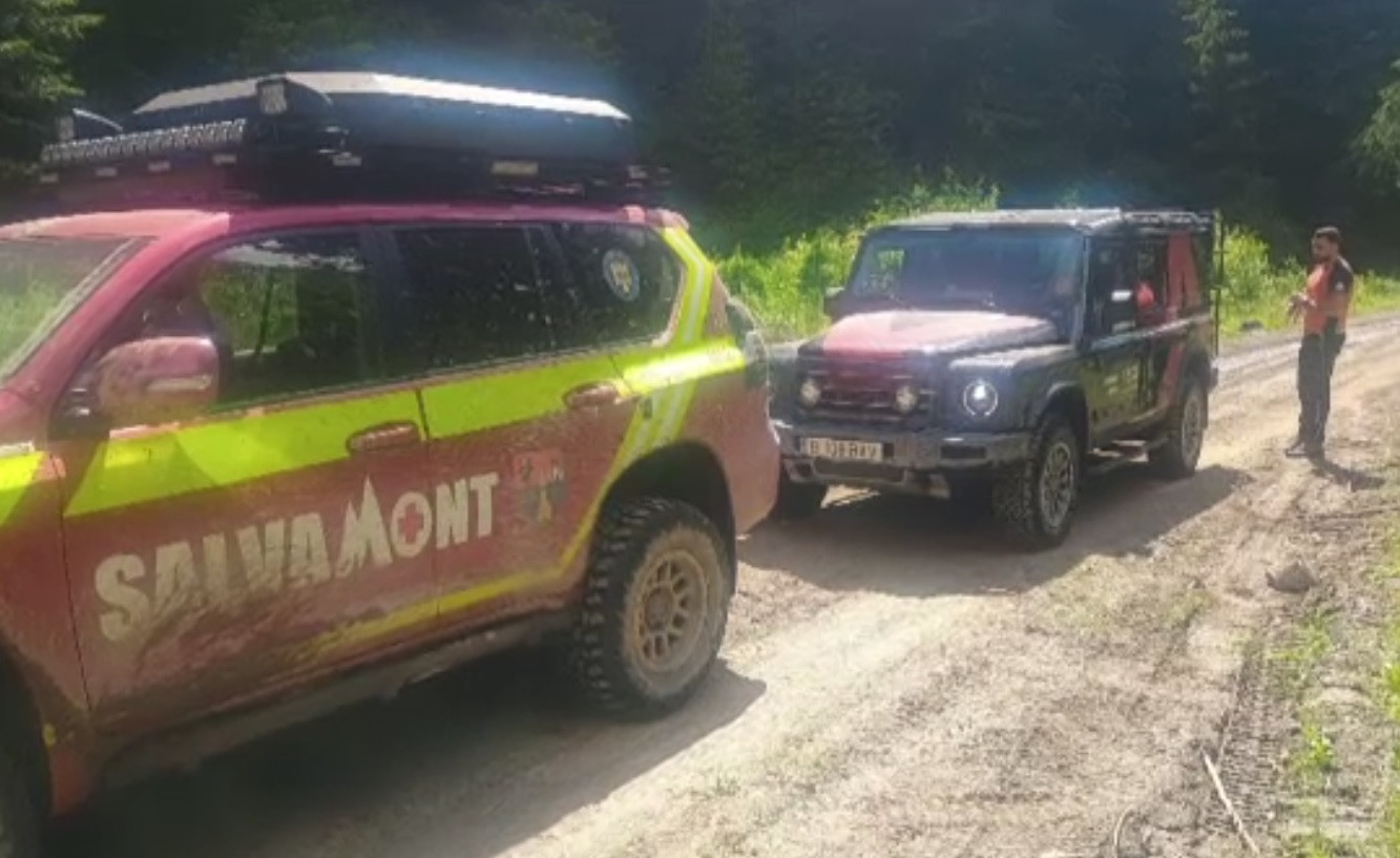 Doi ucraineni care au încercat să treacă ilegal în România, salvați din Munții Maramureșului