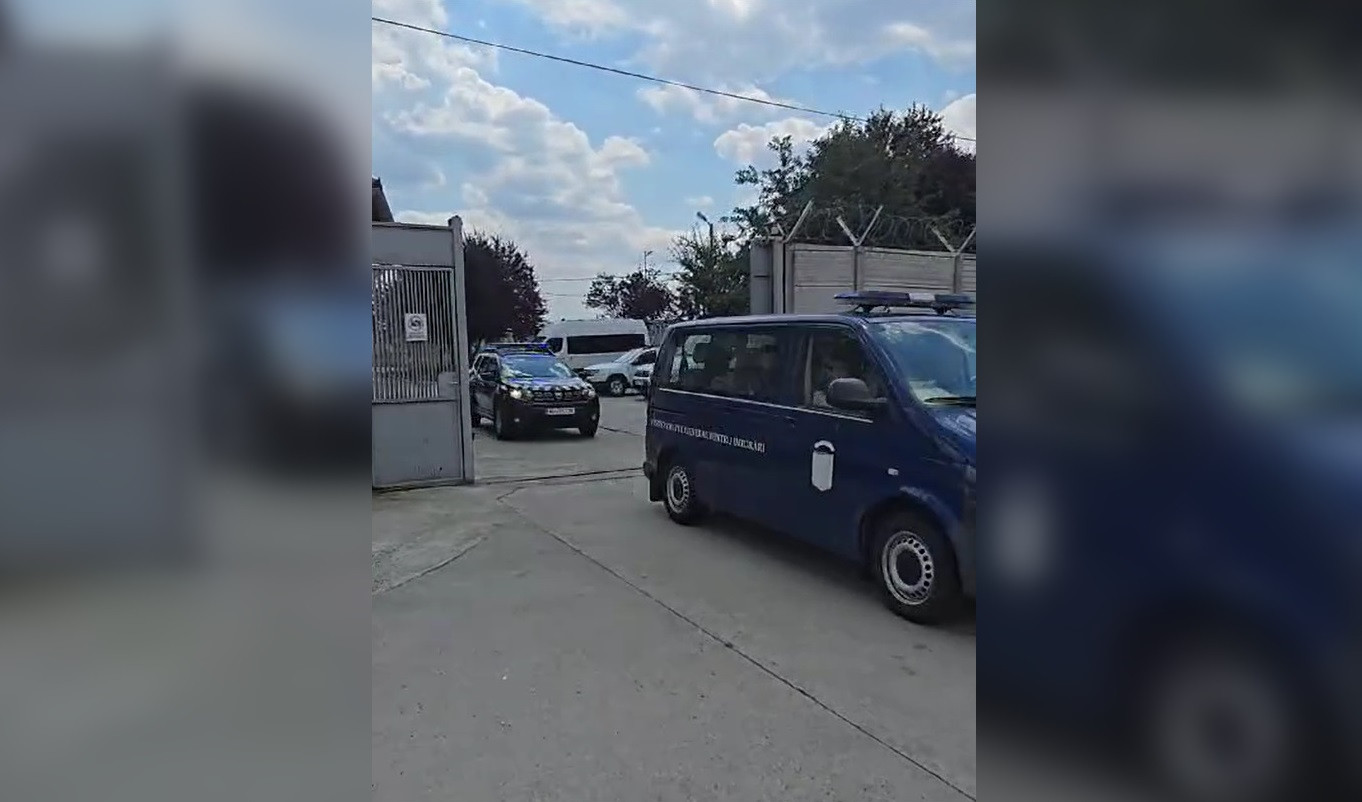 Asiatici veniți la muncă în România, urcați în avion și trimiși înapoi acasă. Au fost interziși în UE