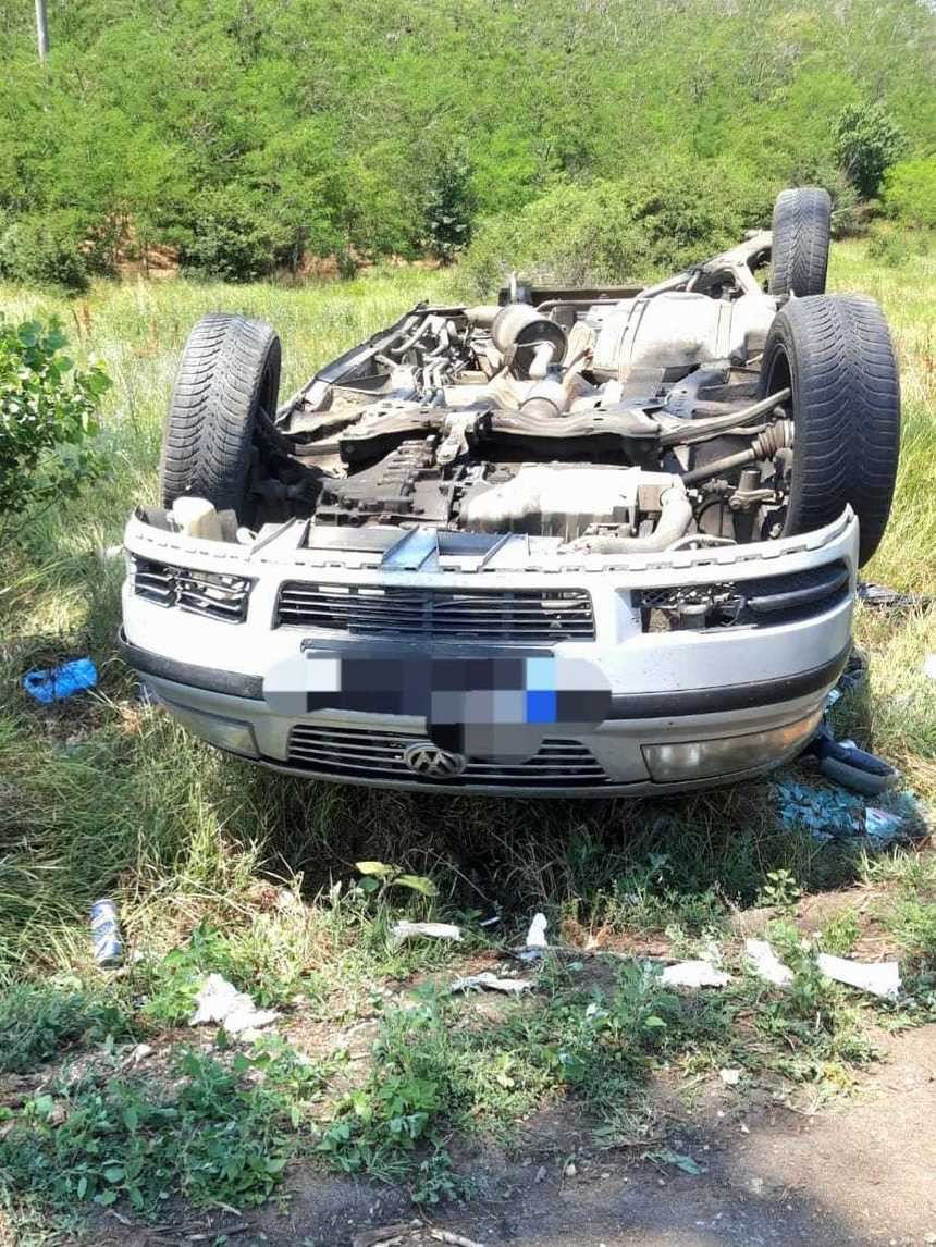 Cinci persoane, între care trei adolescenţi, au fost transportate la spital după ce două maşini s-au ciocnit în Teleorman