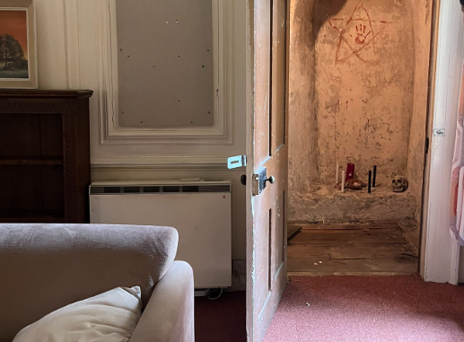 Descoperirea macabră făcută de doi studenți după ce au deschis o ușă din camera lor de cămin. Fusese închisă cu lacăt. FOTO