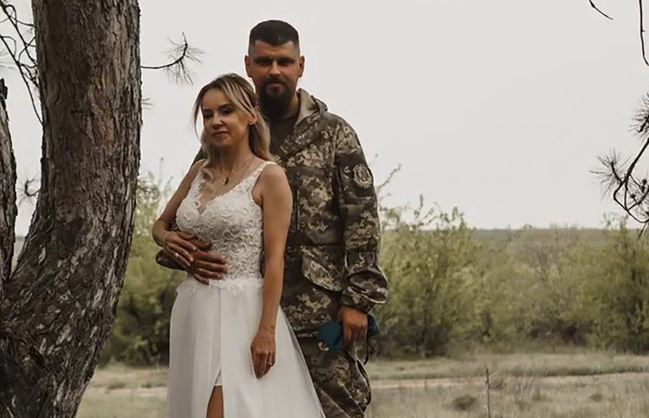 BBC: Nunţile ucrainenilor rămân fără invitaţi. Bărbaţii nu vin de teamă că vor fi prinşi şi luaţi în armată