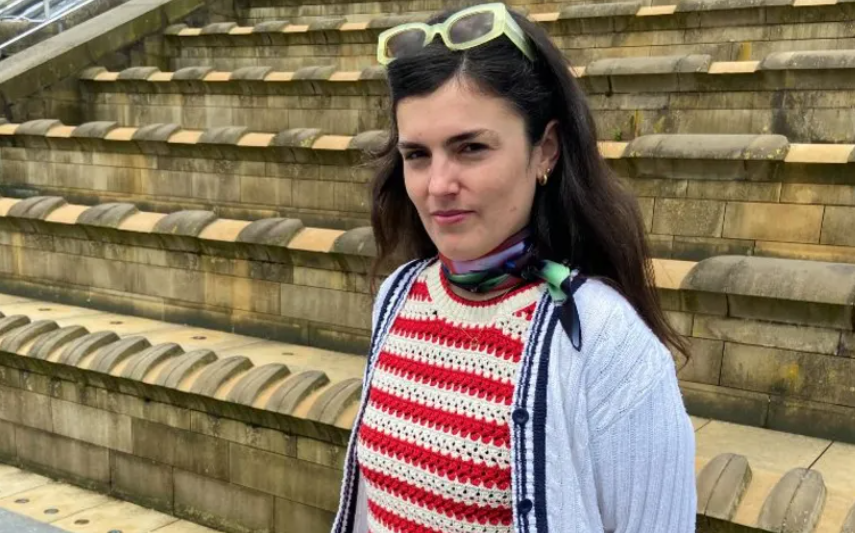 Măsura drastică luată de o femeie căreia i-a fost furat laptopul. Era amenințată că-i vor fi publicate fotografiile intime