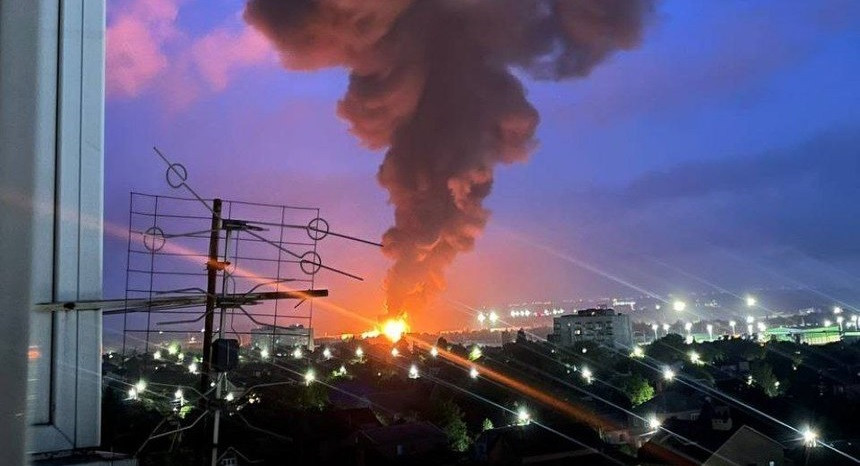 Stare de alertă în Rostov. Mai multe depozite petroliere sunt în flăcări după un atac cu drone | VIDEO