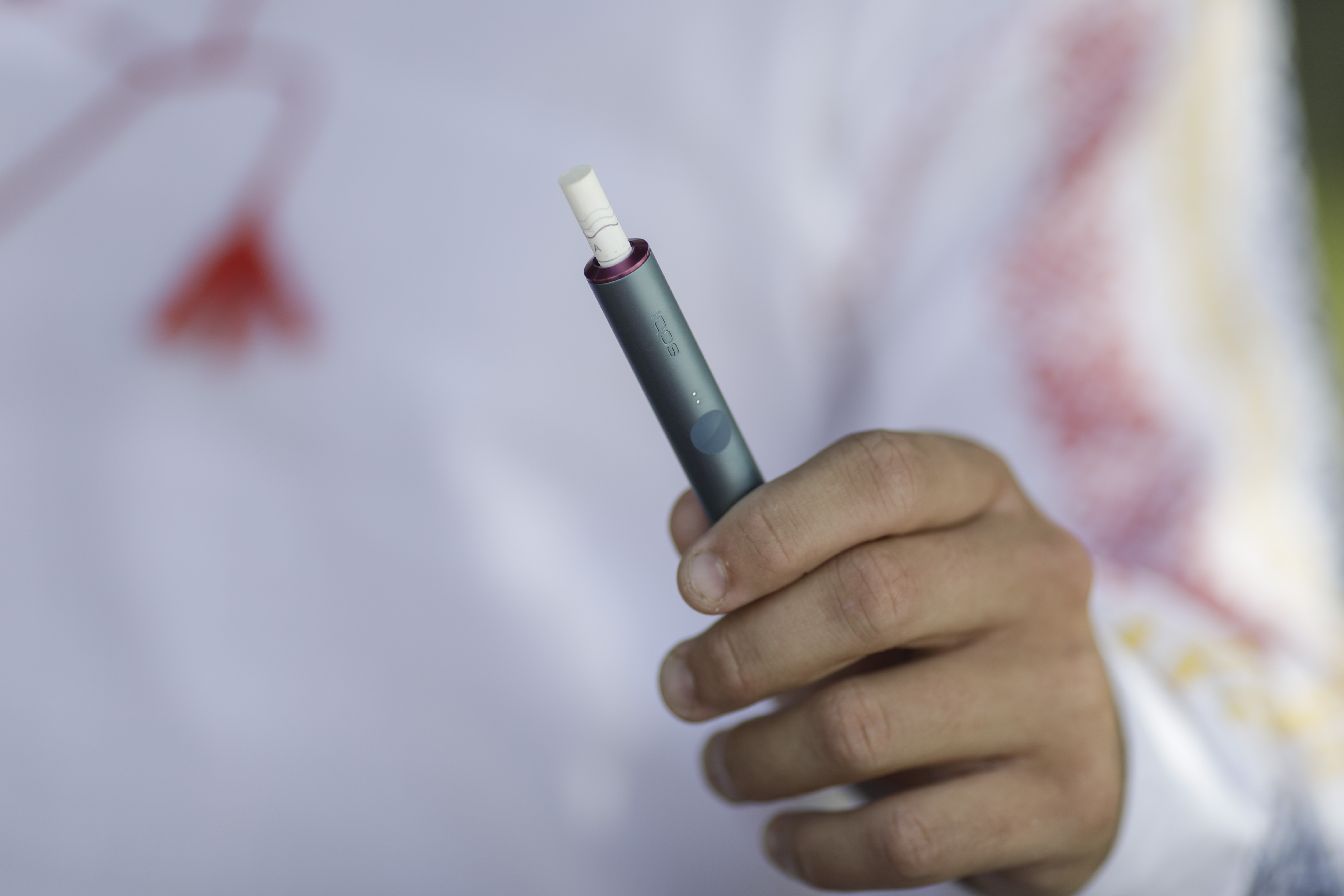 Medic: Ţigările electronice pot provoca pneumonie chimică. Pe termen lung - risc de infarct şi AVC